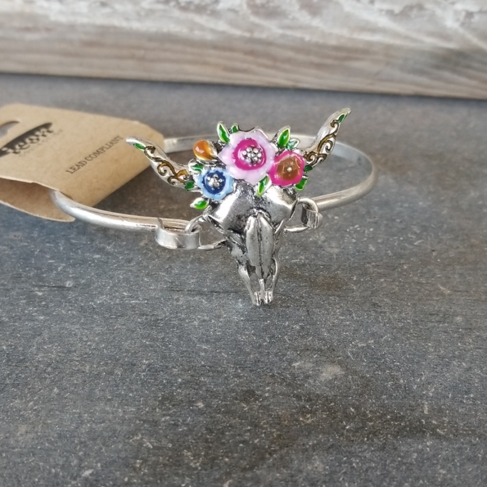 So Western boho Floral Wreath Steer head Bracelet - Picture 5 of 8